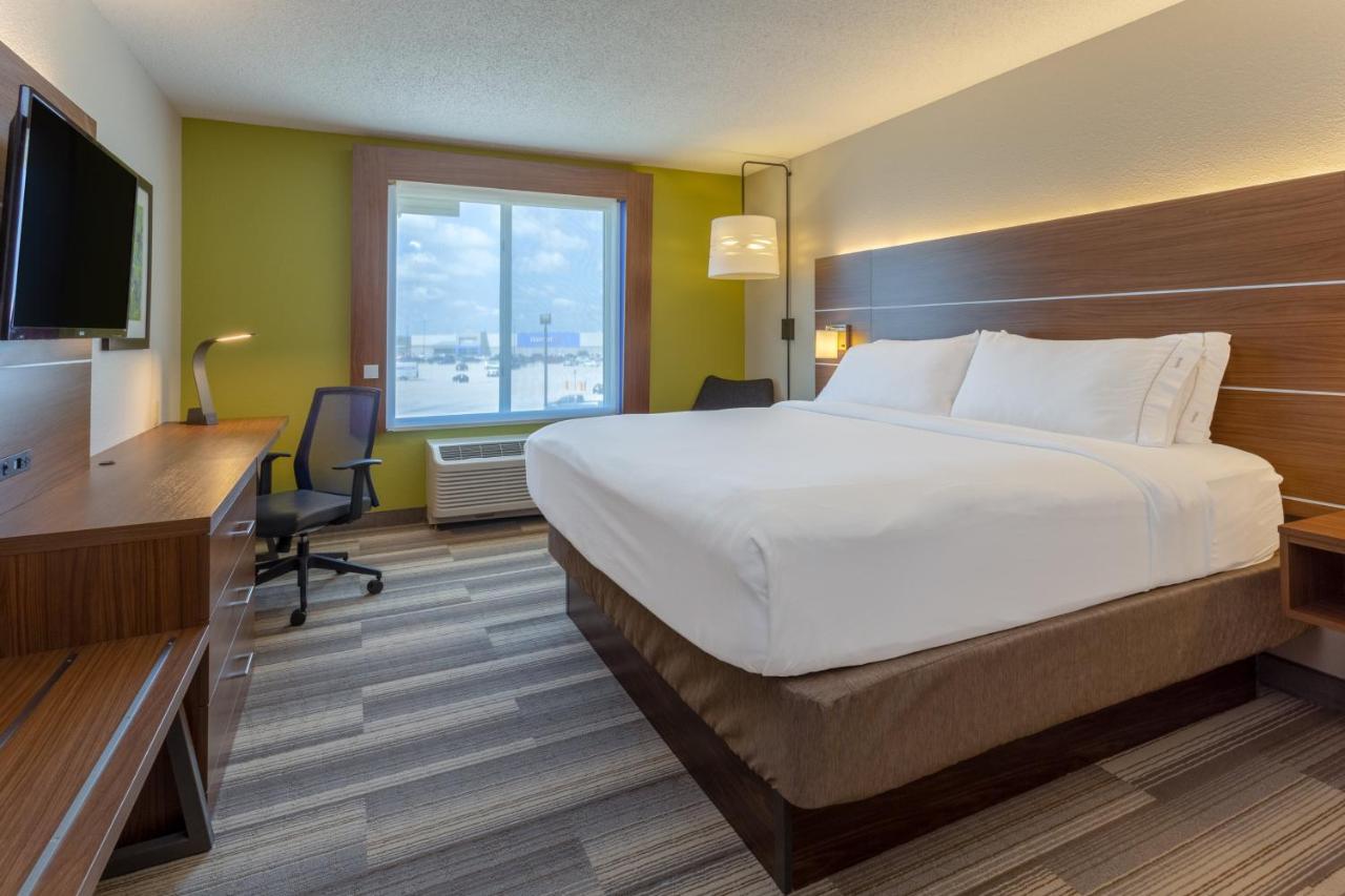 King Room - Mobility Access/Hearing Accessible at Holiday Inn Express & Suites Vandalia by IHG