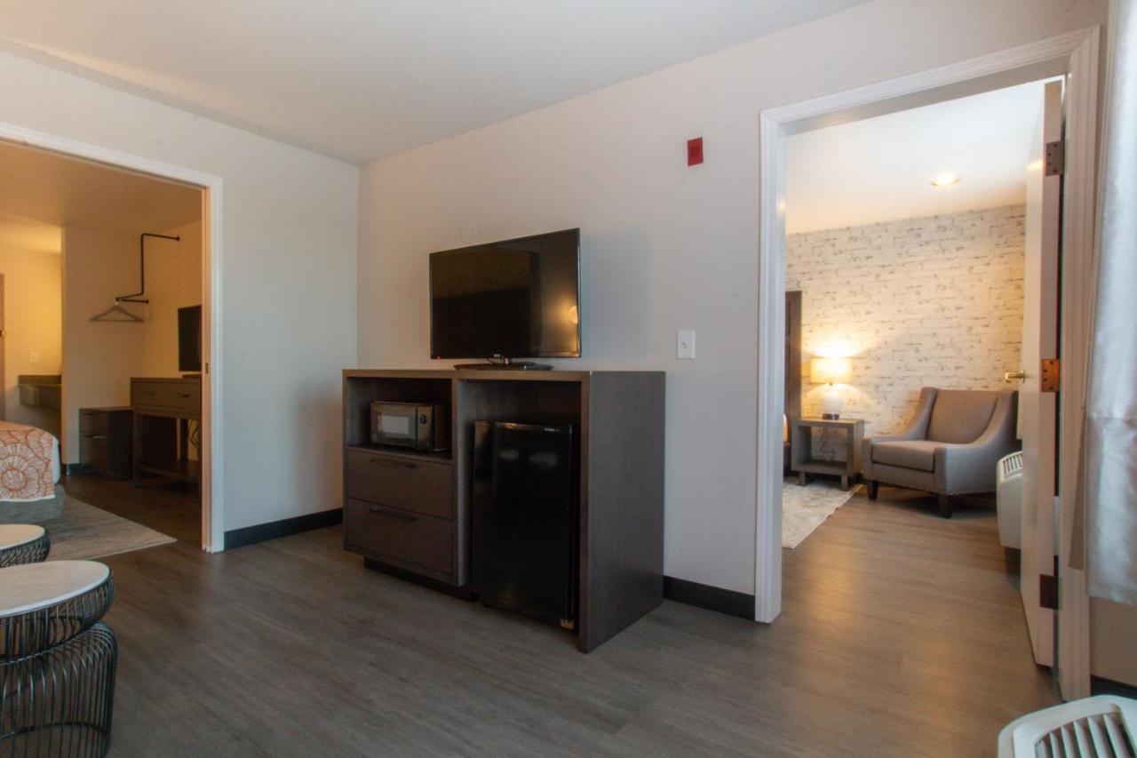 Family Double King Suite at Oxford Suites Chico