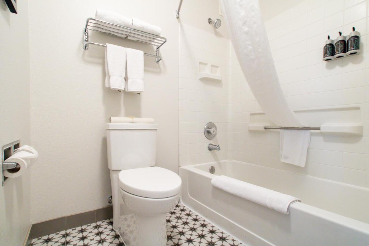 Executive King Suite at Oxford Suites Chico