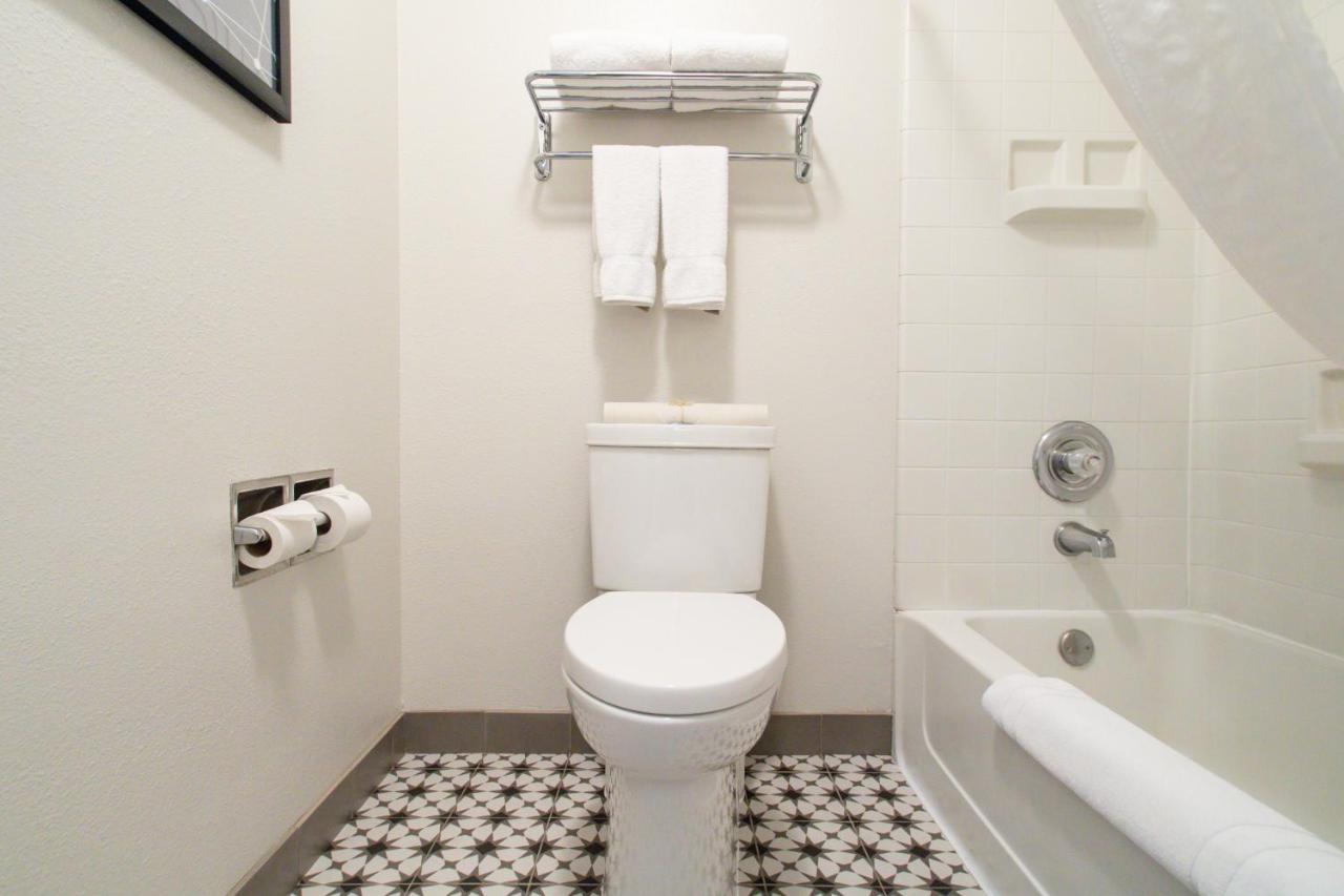 King Suite at Oxford Suites Chico