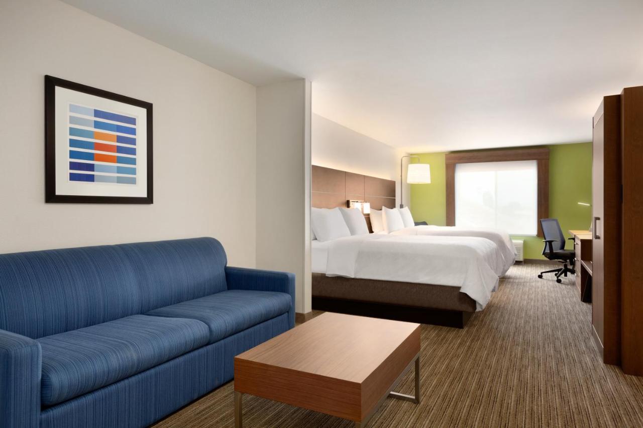 Queen Suite with Two Queen Beds at Holiday Inn Express Hotel & Suites Merced by IHG