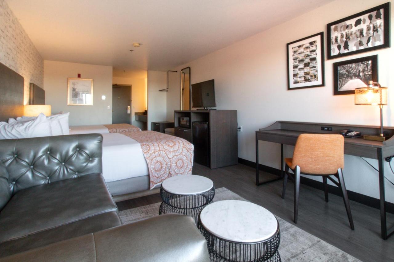 2 Queen Suite at Oxford Suites Chico