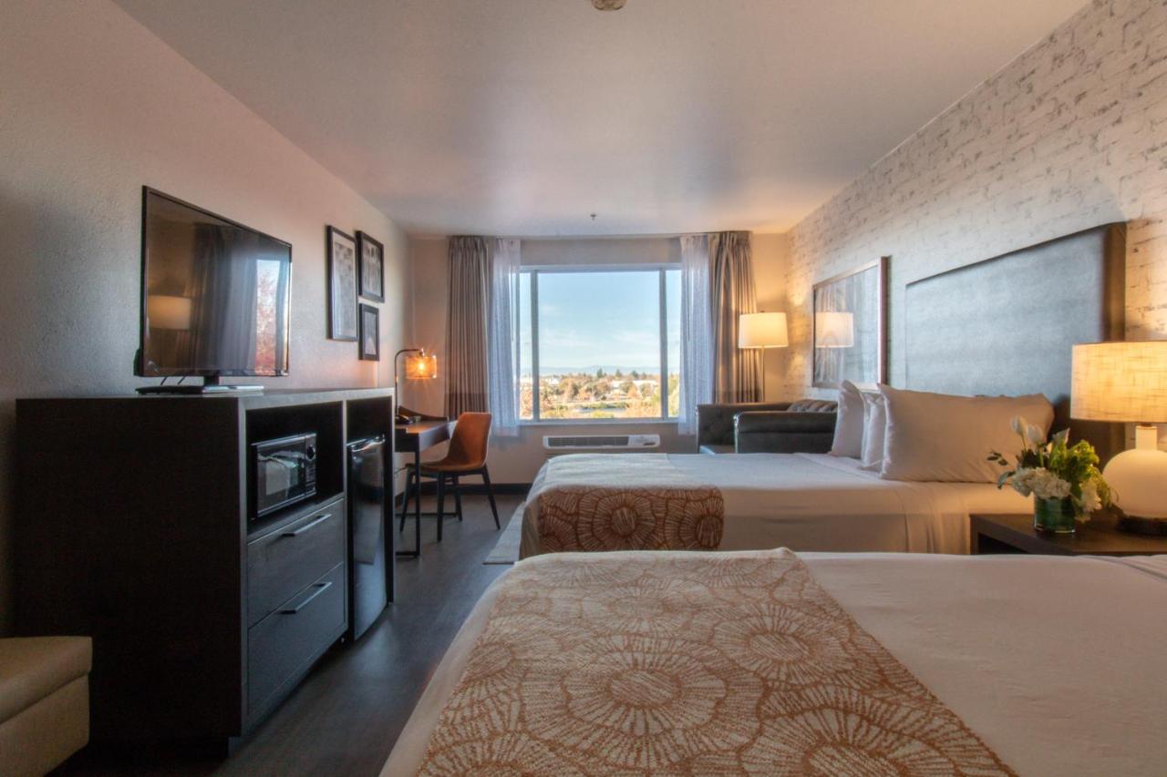 2 Queen Suite at Oxford Suites Chico