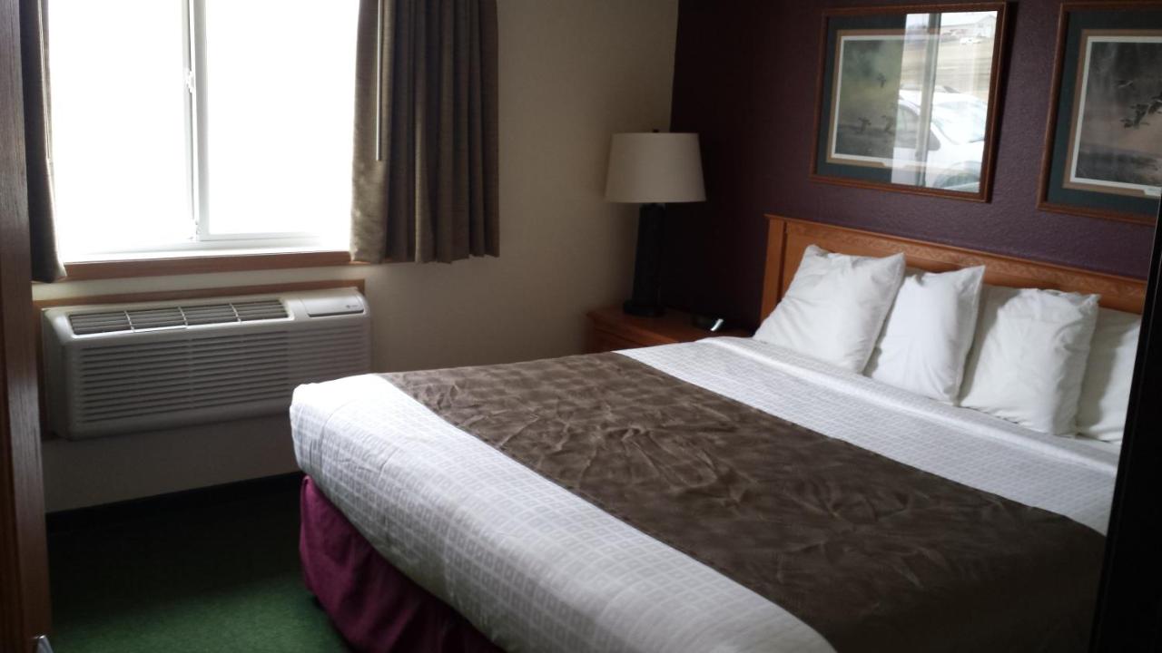 Deluxe King Suite - Non-Smoking at AmericInn by Wyndham Madison SD