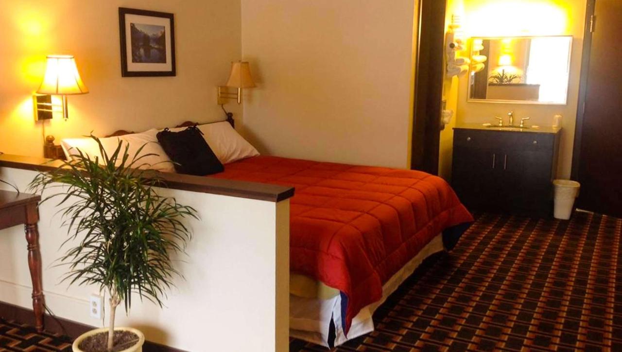 Family Suite at Colonial Inn Ellsworth