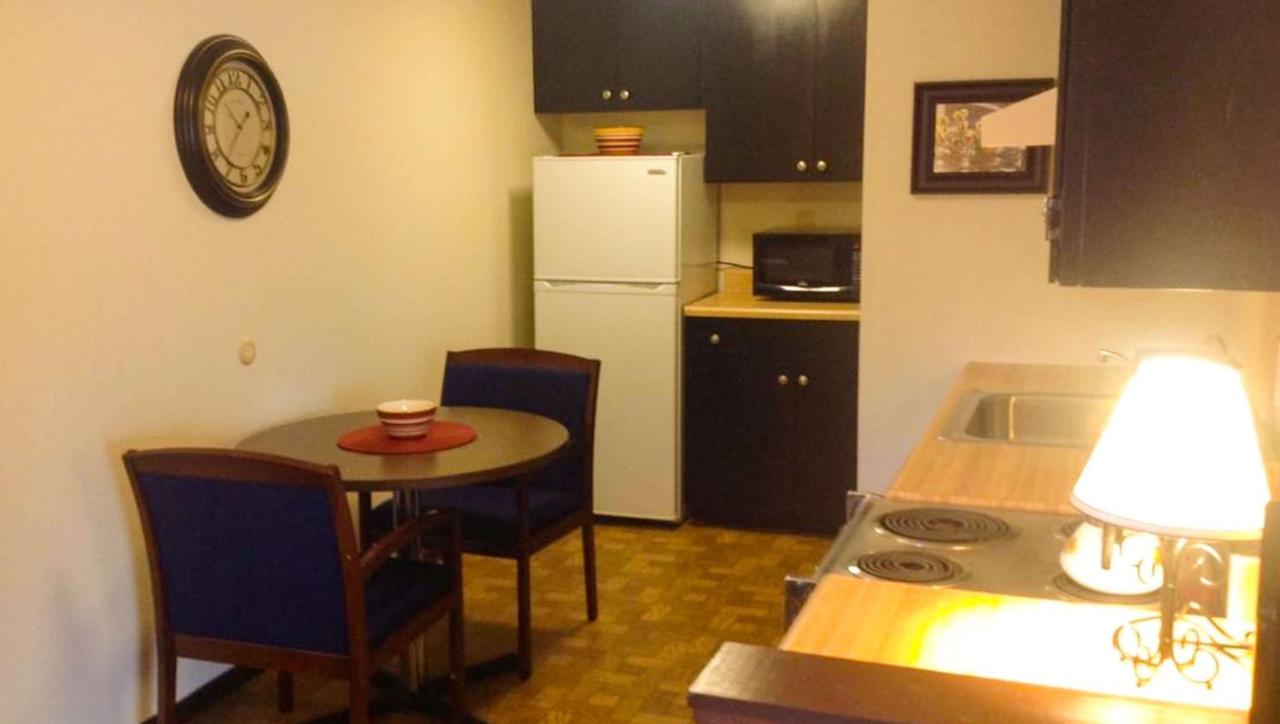Family Suite at Colonial Inn Ellsworth