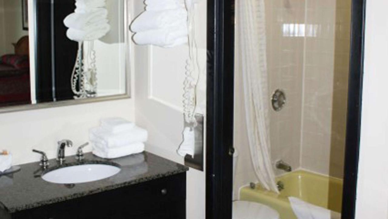 Family Suite at Colonial Inn Ellsworth