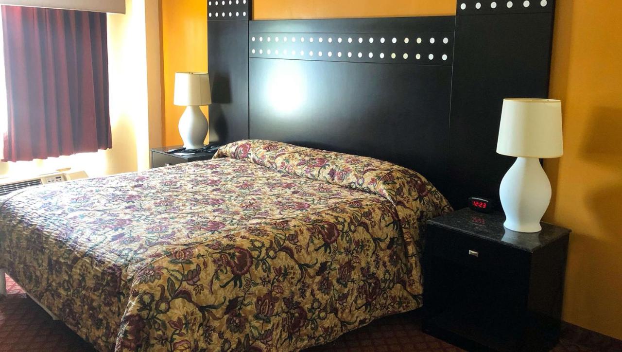 King Room - Non-Smoking at West Hartford Inn