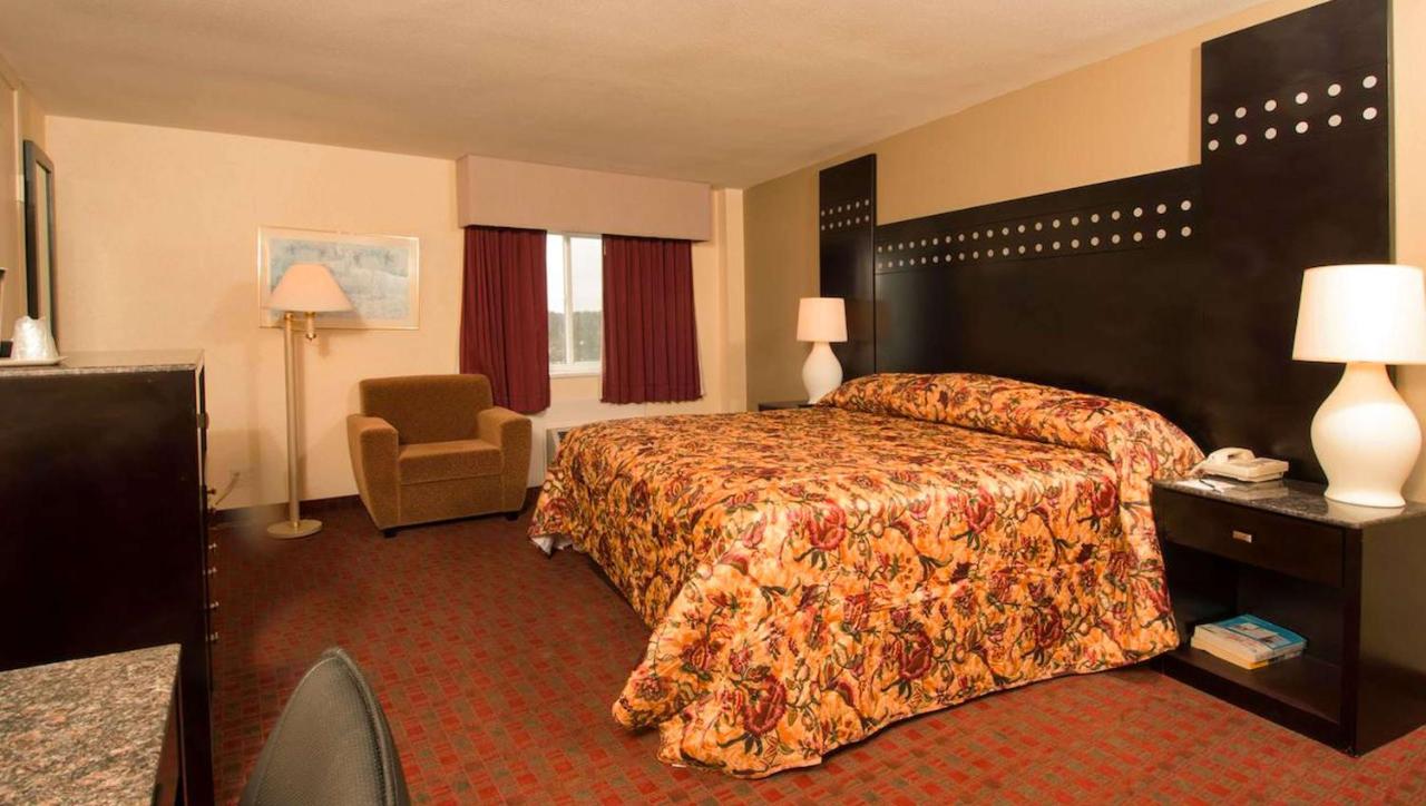 King Room - Non-Smoking at West Hartford Inn