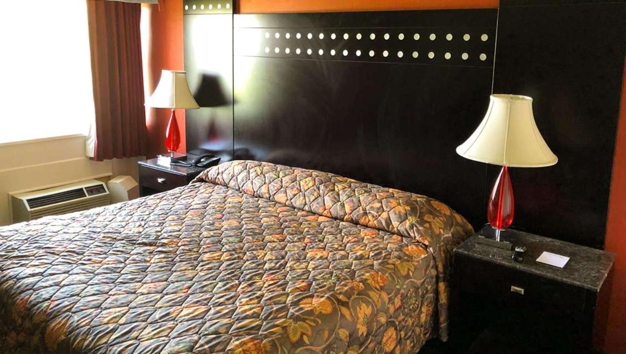 King Room at West Hartford Inn