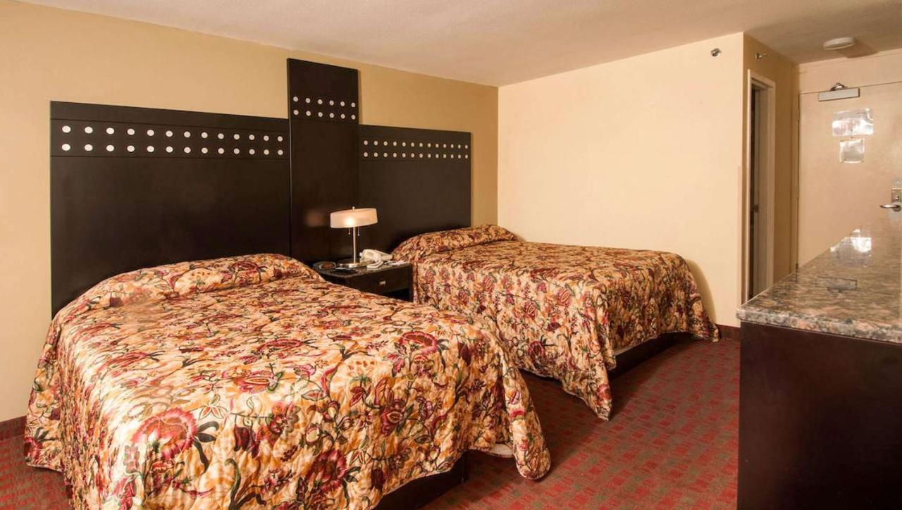 Double Room with Two Double Beds - Non-Smoking at West Hartford Inn