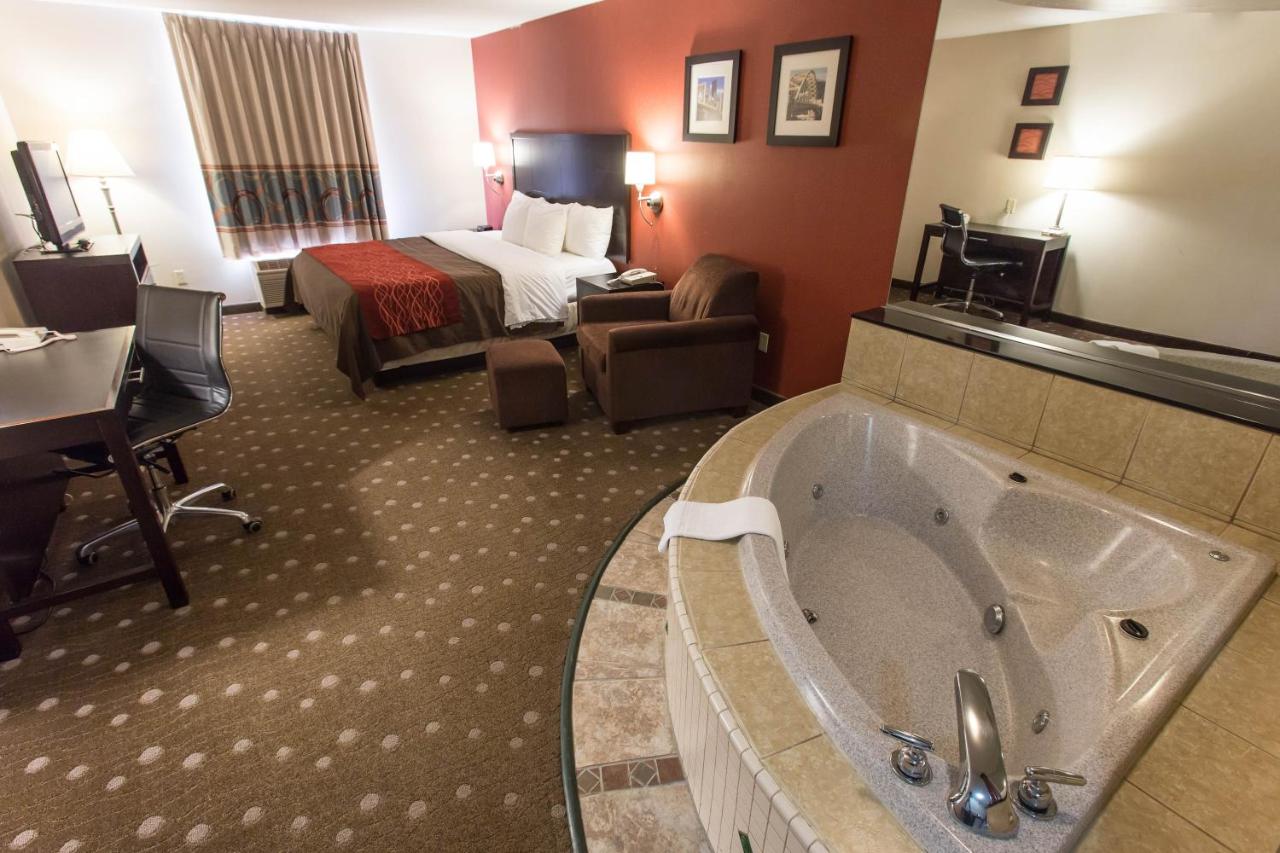 Business Room - Non-Smoking at Comfort Inn Pittsburgh Crafton