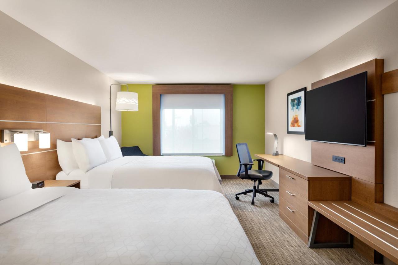 Queen Room with Two Queen Beds at Holiday Inn Express Hotel & Suites Merced by IHG