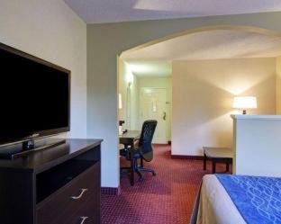 Room #45914012 at Quality Inn & Suites Little Rock West