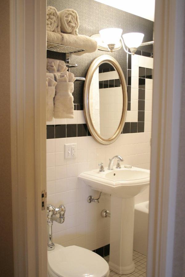 Deluxe Room at Ambassador Hotel Milwaukee, Trademark Collection by Wyndham