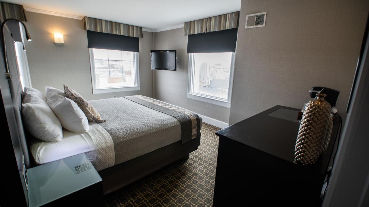 Junior King Executive Suite at voco The Tiger Hotel Columbia, MO by IHG