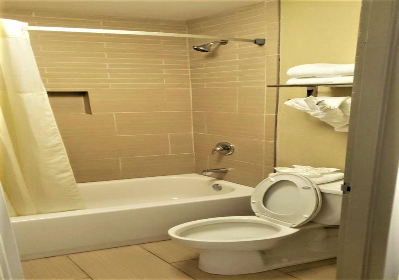 King Suite - Non-Smoking at Quality Suites Nashville Airport