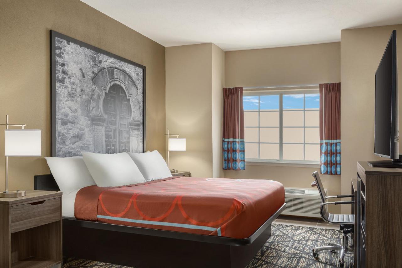 King Room - Mobility Access/Non-Smoking at Super 8 by Wyndham San Antonio Airport North
