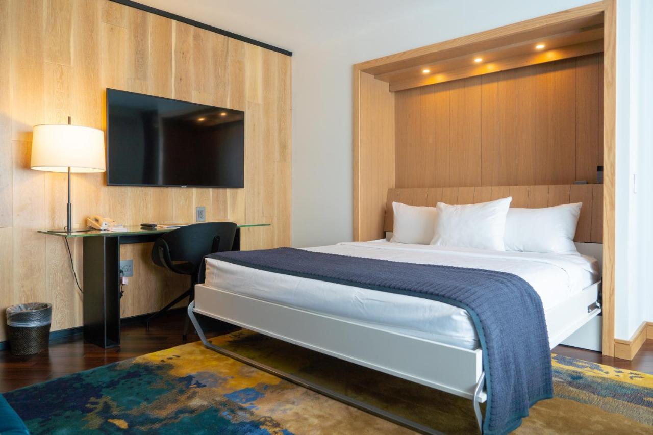 Premium Murphy Room  at The Windsor Suites
