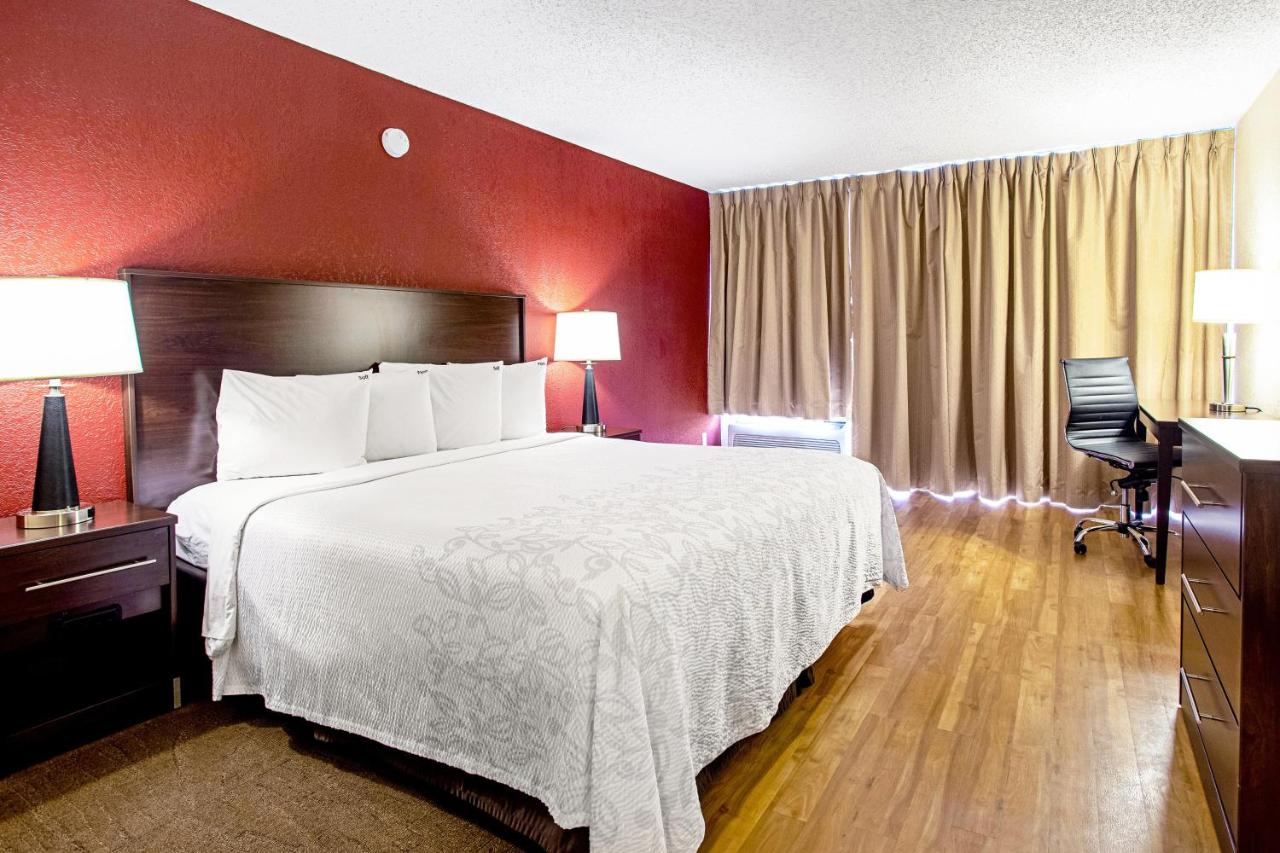 Suite King Room Smoke Free at Red Roof Inn PLUS+ Wichita East