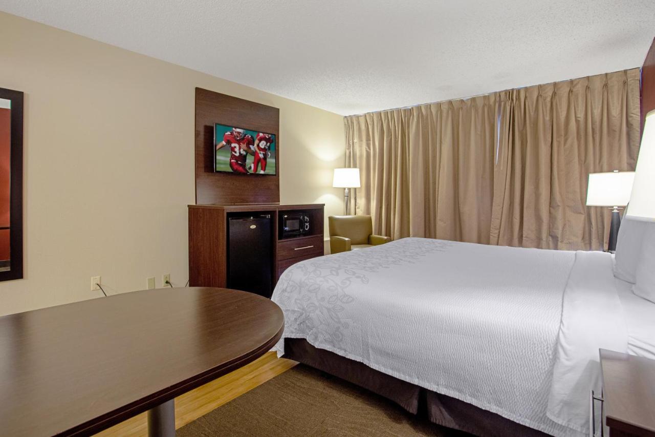 Superior King Room Smoke Free at Red Roof Inn PLUS+ Wichita East