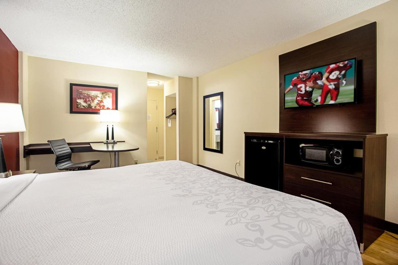 Superior King Room Smoke Free at Red Roof Inn PLUS+ Wichita East
