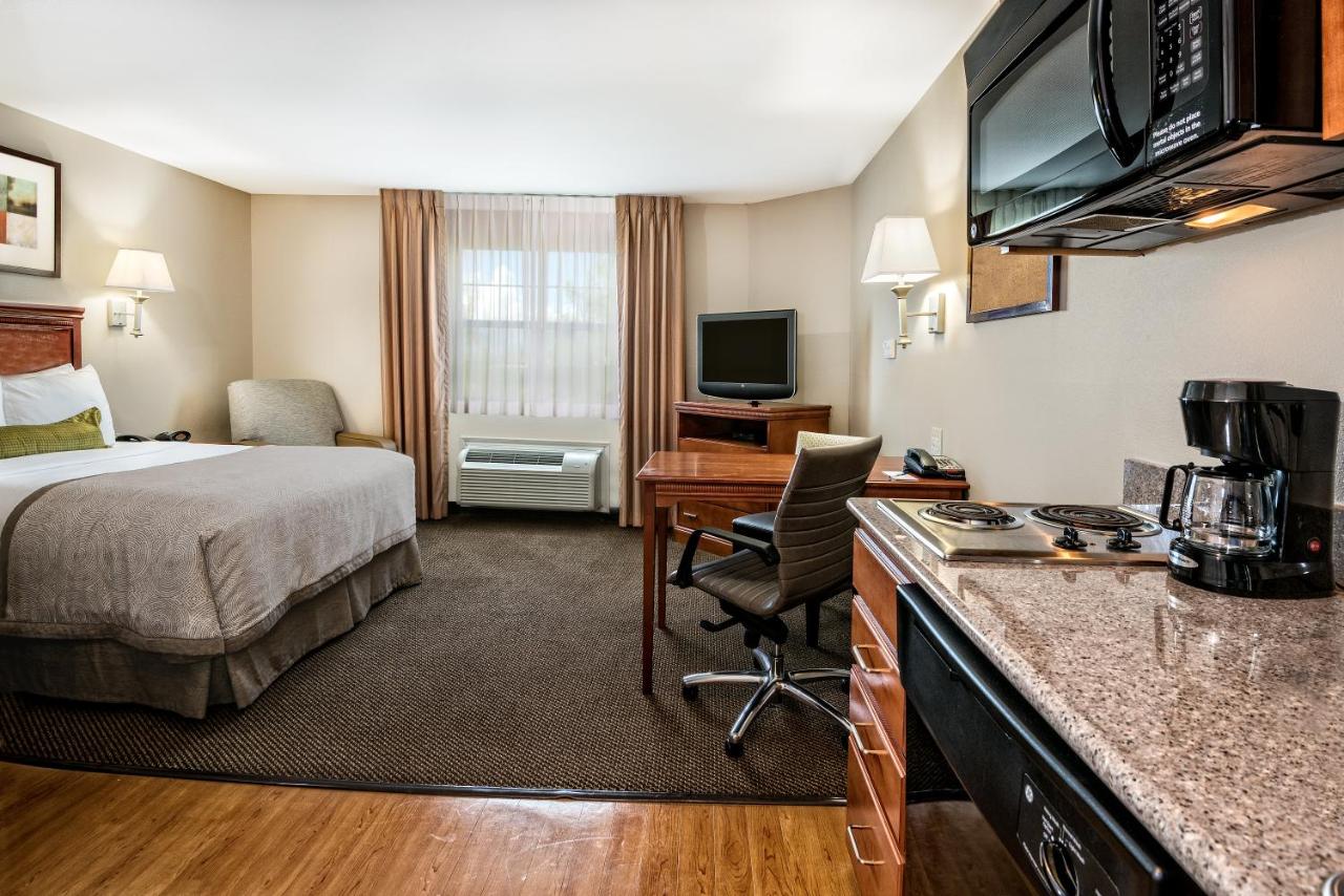 Queen Studio - Smoking at Candlewood Suites Galveston by IHG