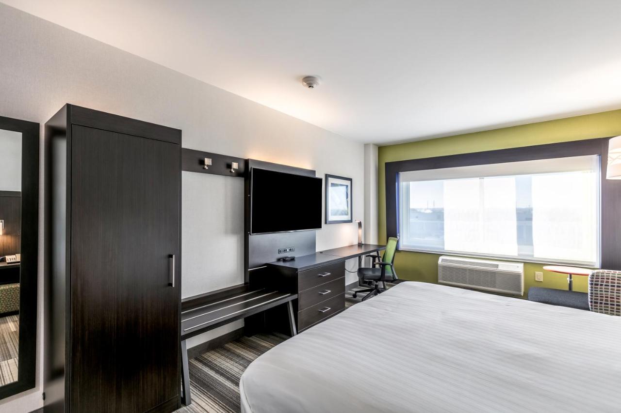 Standard King Room - Non-Smoking at Holiday Inn Express & Suites Jersey City North - Hoboken by IHG