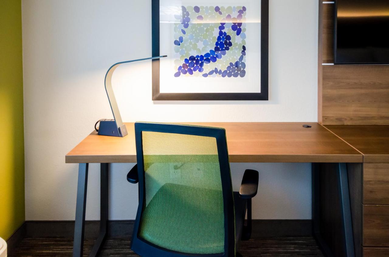 Suite - Hearing Accessible at Holiday Inn Express & Suites Taylor, an IHG Hotel