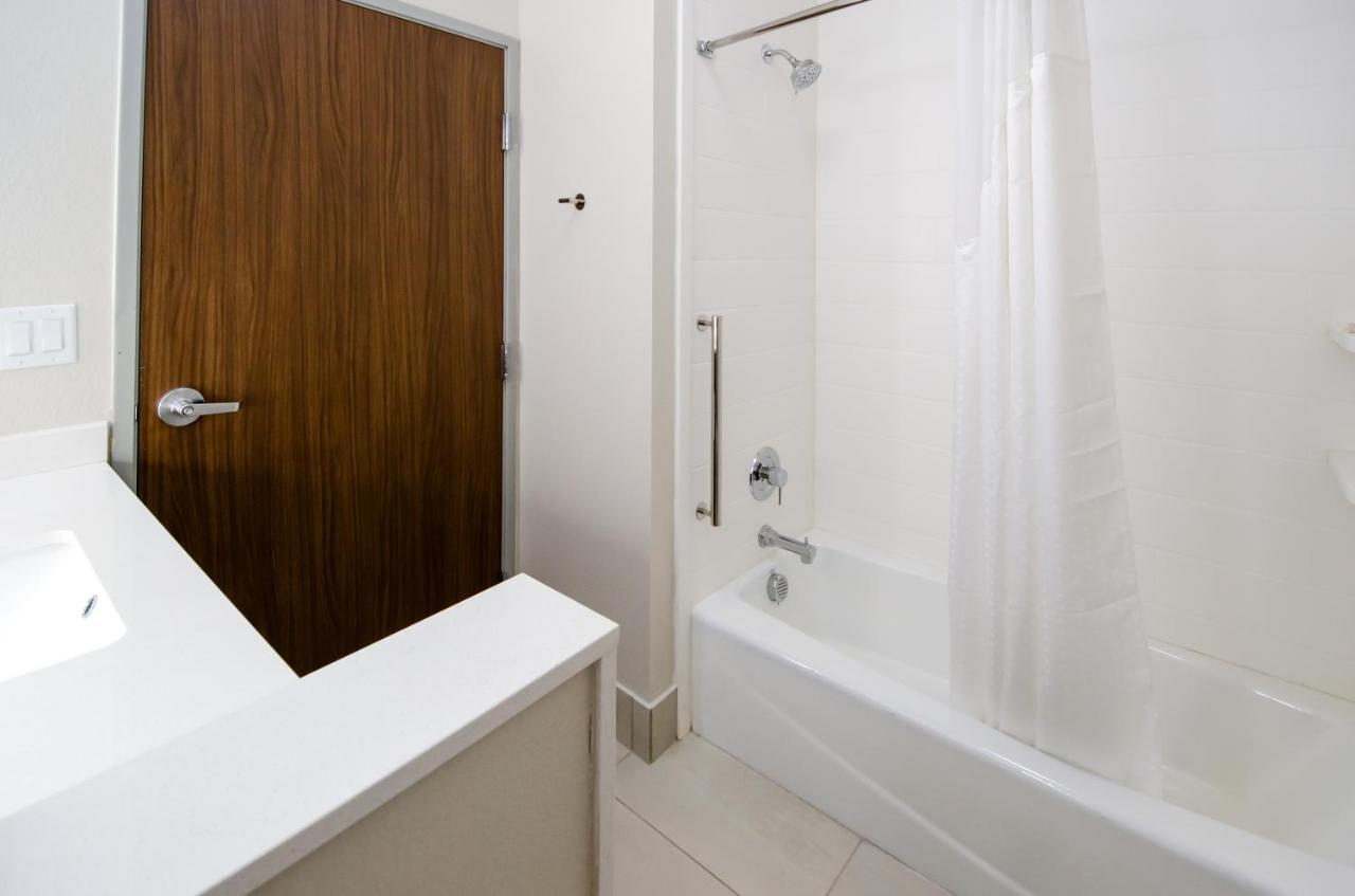 Double Room with Two Double Beds- Mobility Access Tran Shower/Non-Smoking at Holiday Inn Express & Suites Taylor, an IHG Hotel