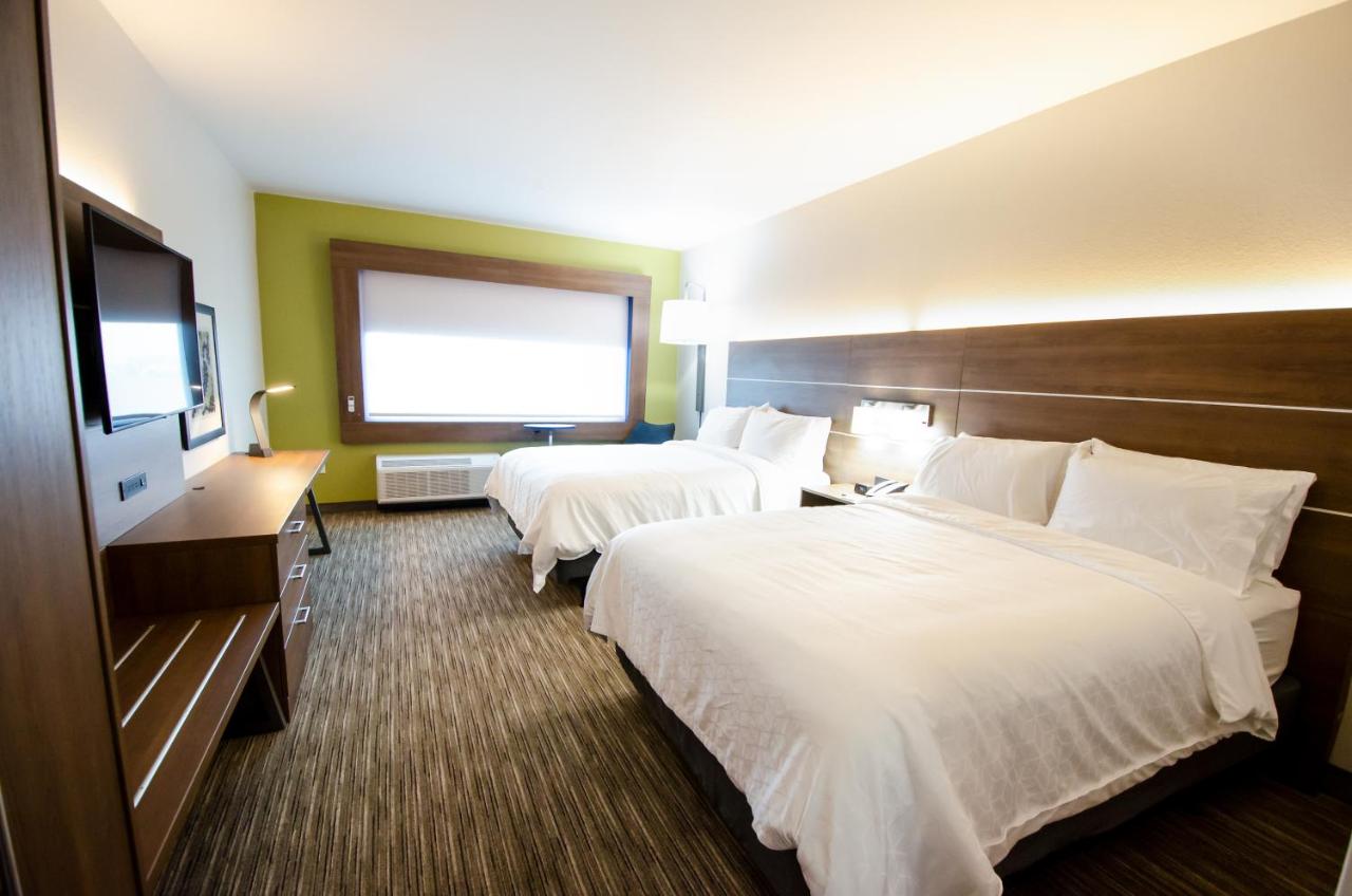 Standard Family Room at Holiday Inn Express & Suites Taylor, an IHG Hotel