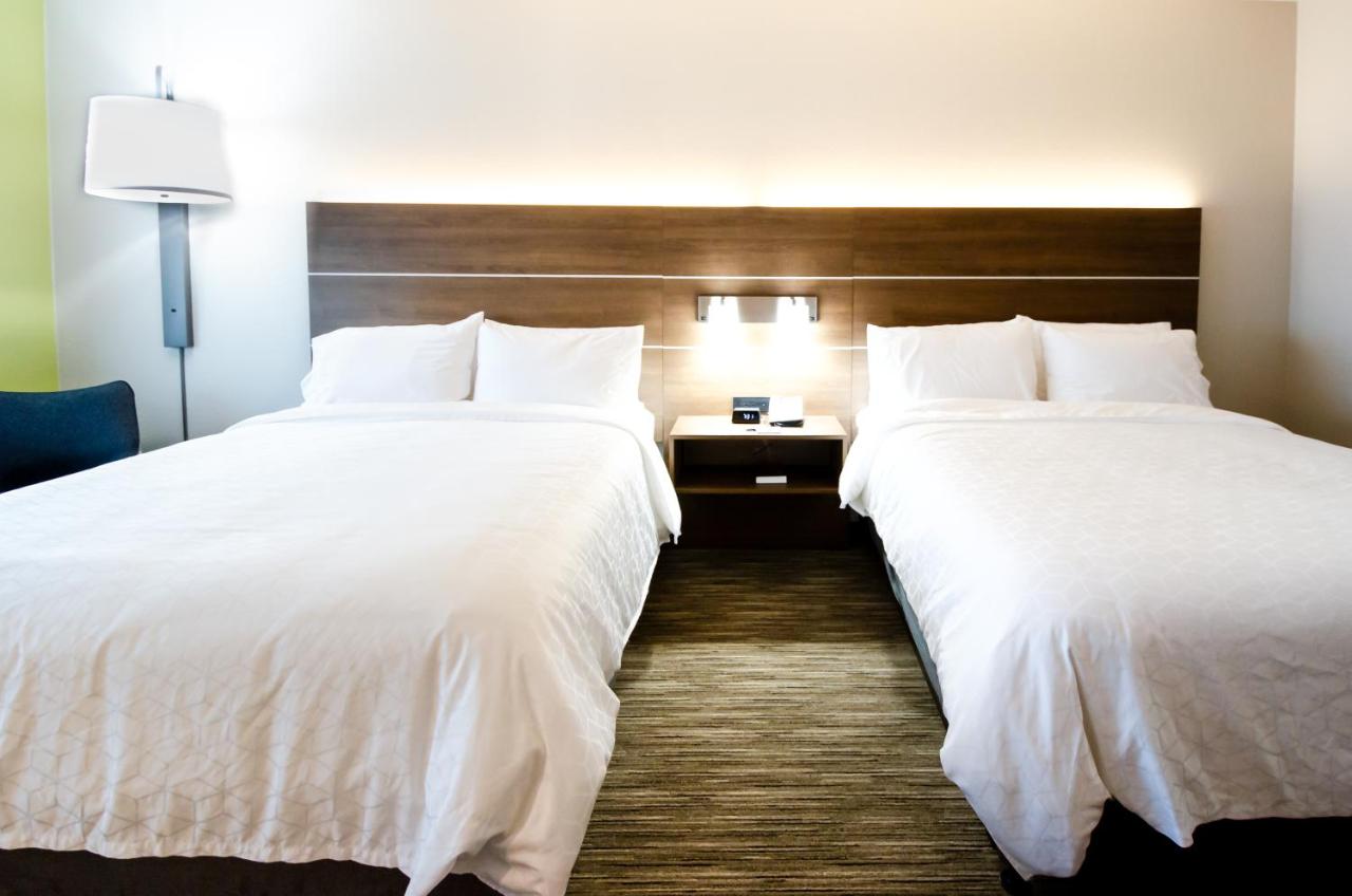 Standard Family Room at Holiday Inn Express & Suites Taylor, an IHG Hotel