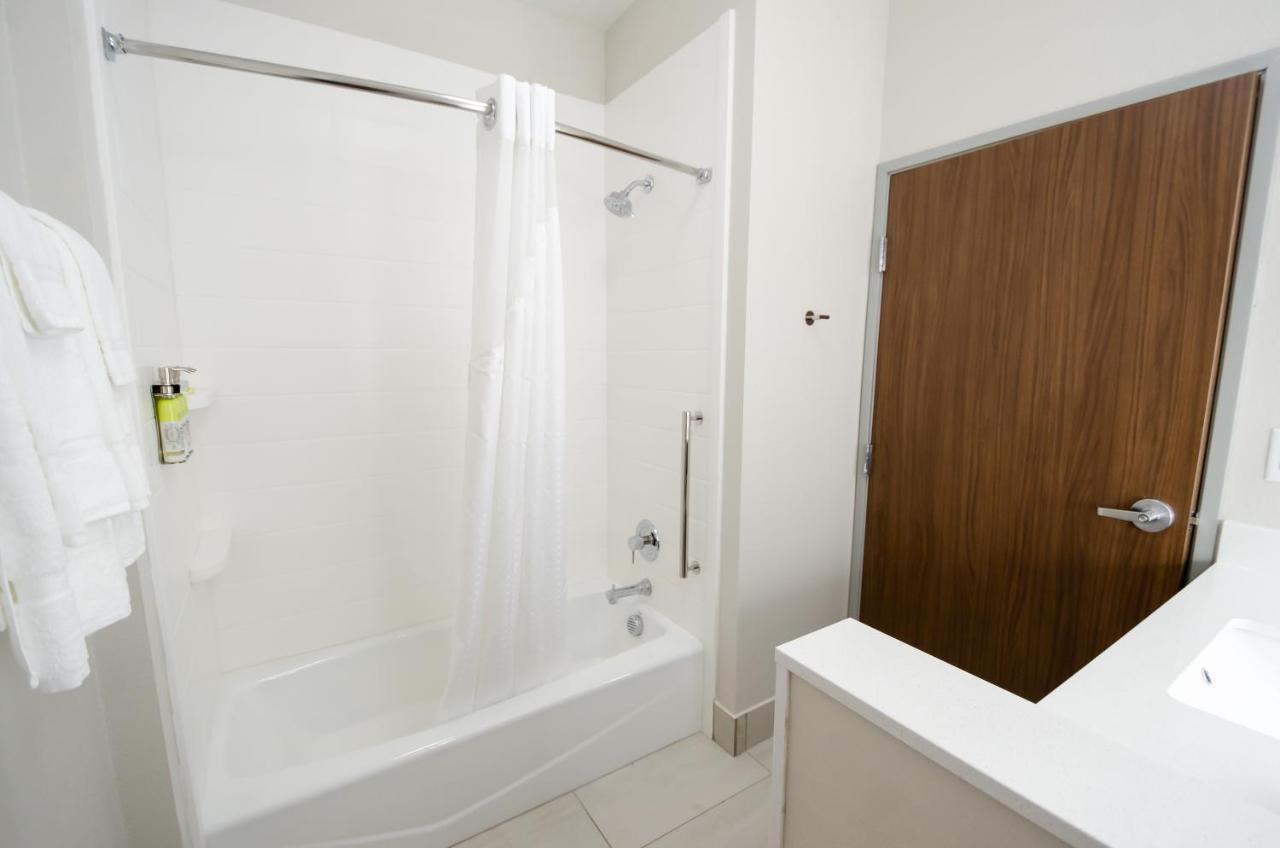 Standard Family Room at Holiday Inn Express & Suites Taylor, an IHG Hotel