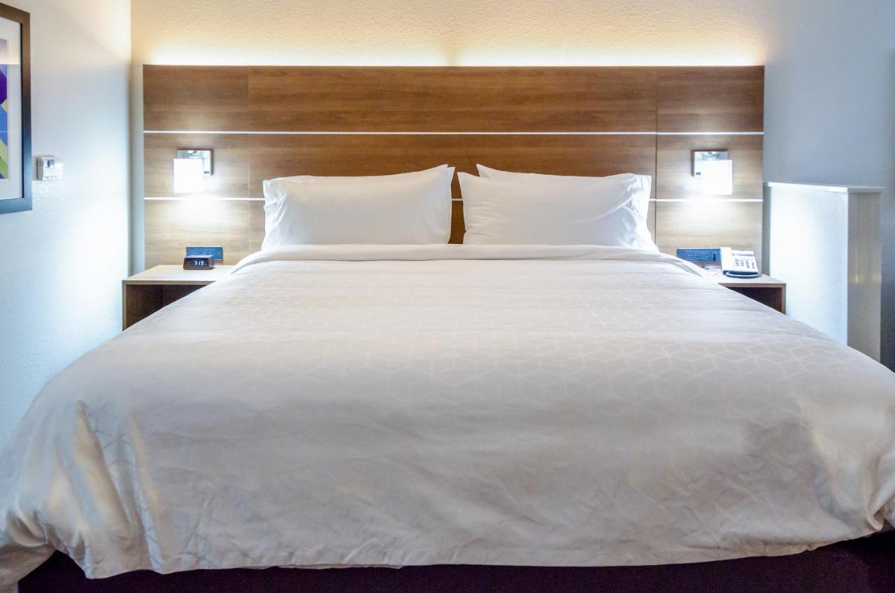 Executive King Room - Non-Smoking at Holiday Inn Express & Suites Taylor, an IHG Hotel
