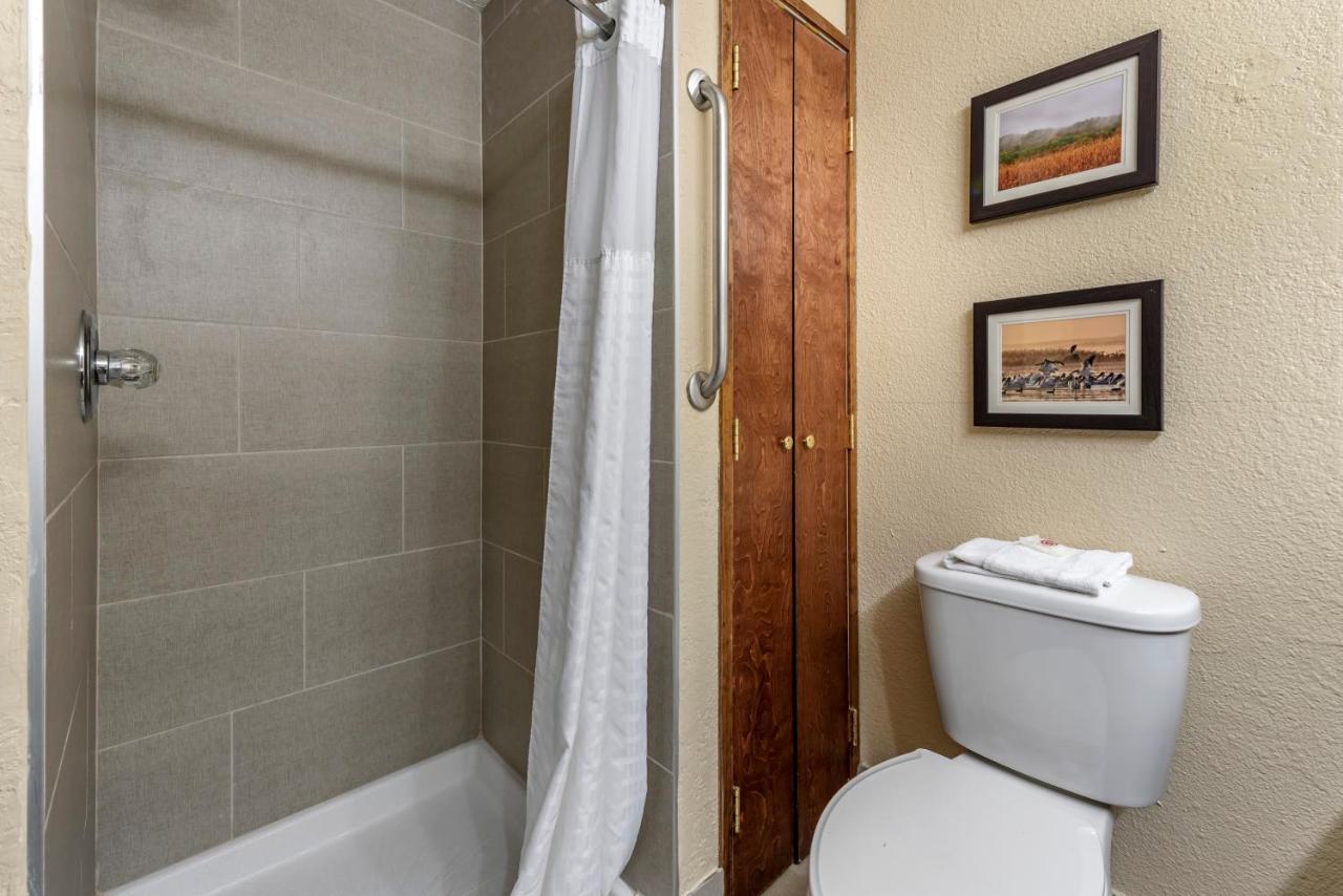 King Suite with Whirlpool - Non smoking at Comfort Inn Madison near Clifty Falls