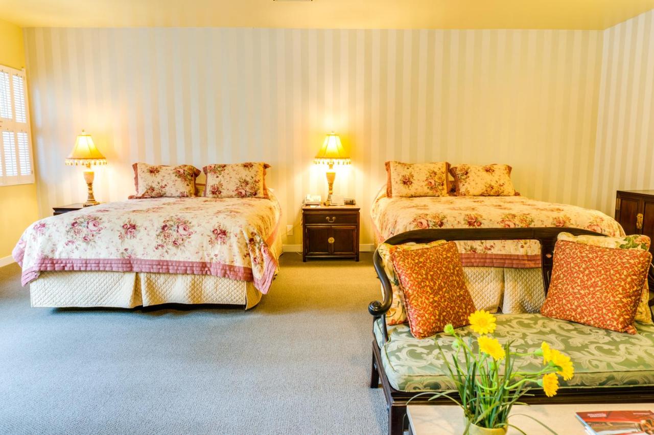 Deluxe Queen Room with Two Queen Beds at Hofsas House Hotel