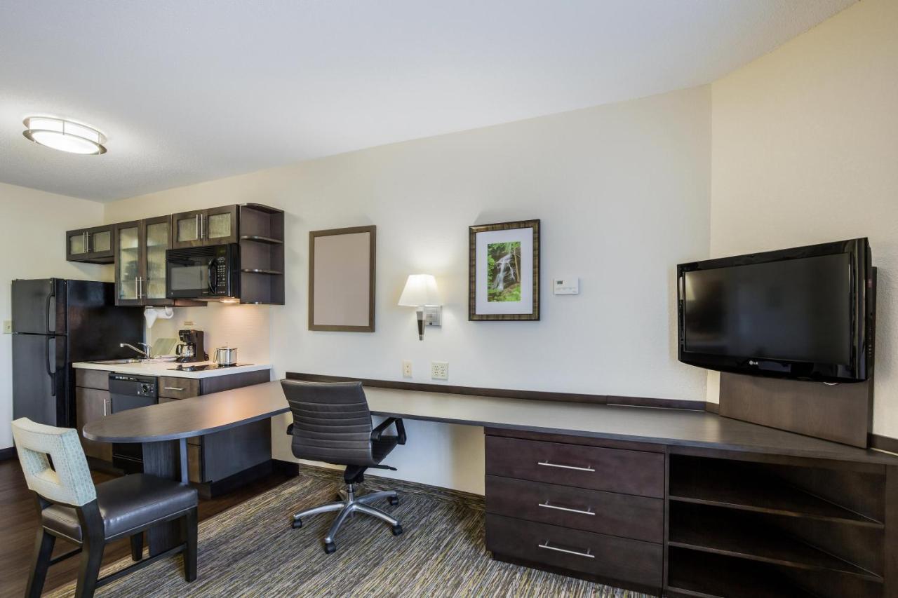 Queen Studio - Non-Smoking at Candlewood Suites Virginia Beach Town Center by IHG
