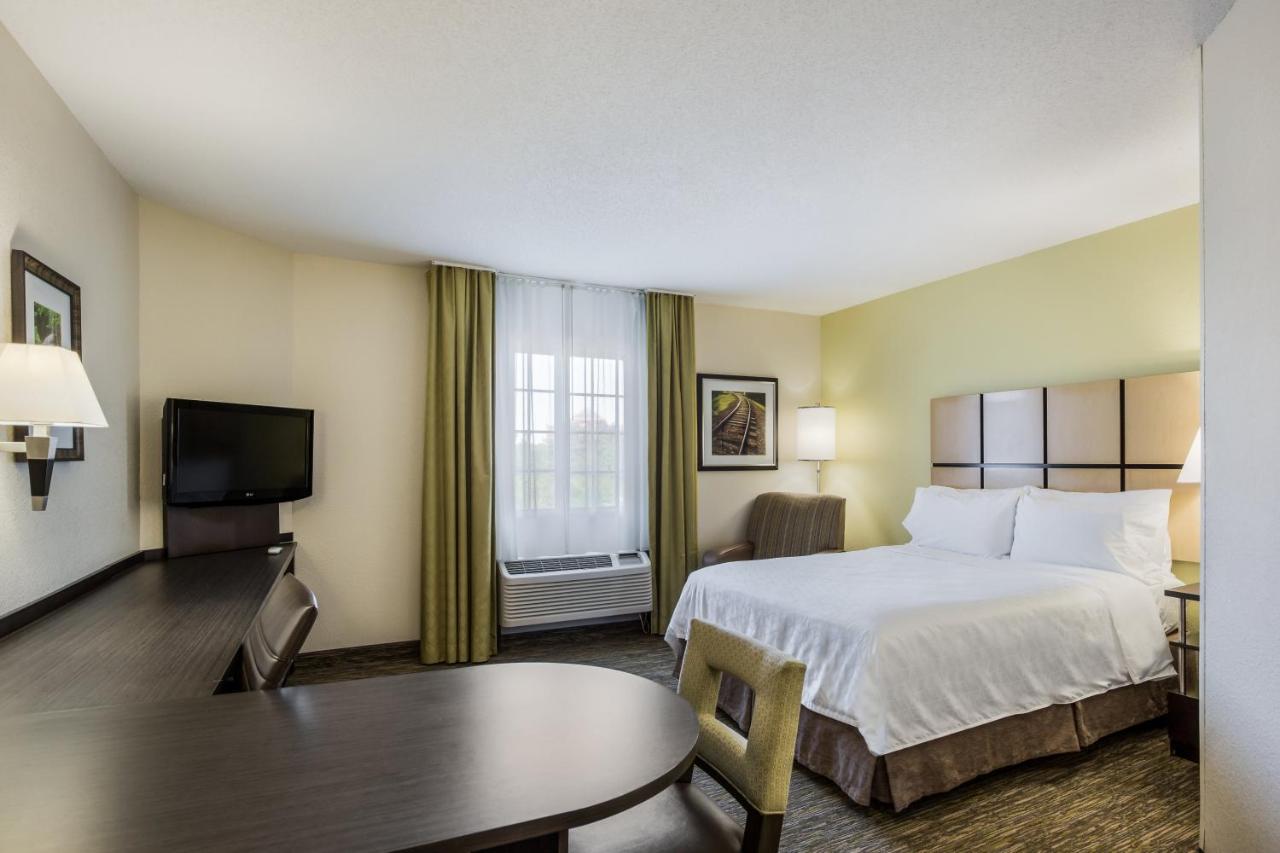 Queen Studio - Non-Smoking at Candlewood Suites Virginia Beach Town Center by IHG