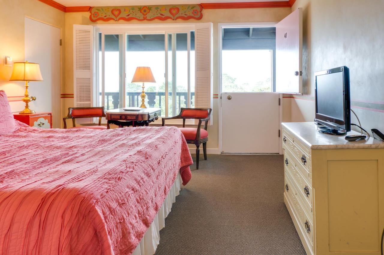 King Room with Ocean View at Hofsas House Hotel