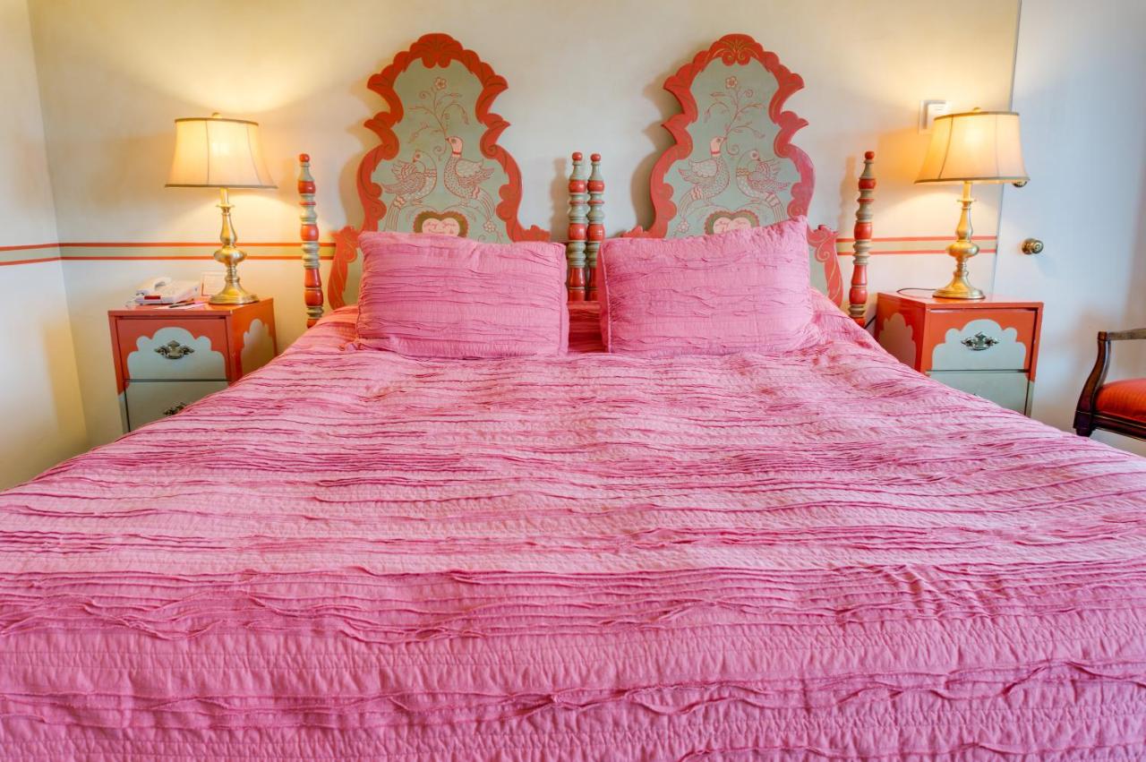King Room with Ocean View at Hofsas House Hotel