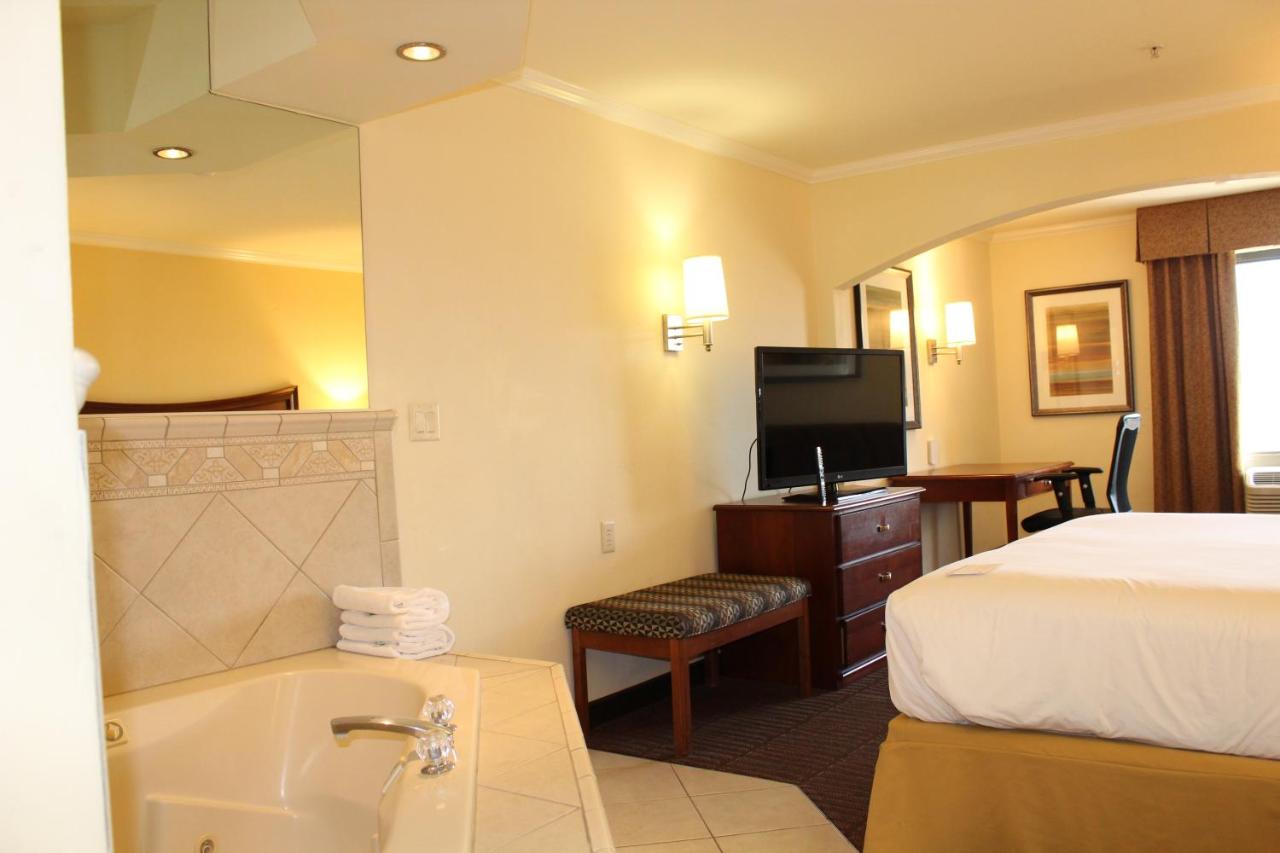 King Suite with Spa Bath at Holiday Inn Express & Suites Tucson Mall by IHG