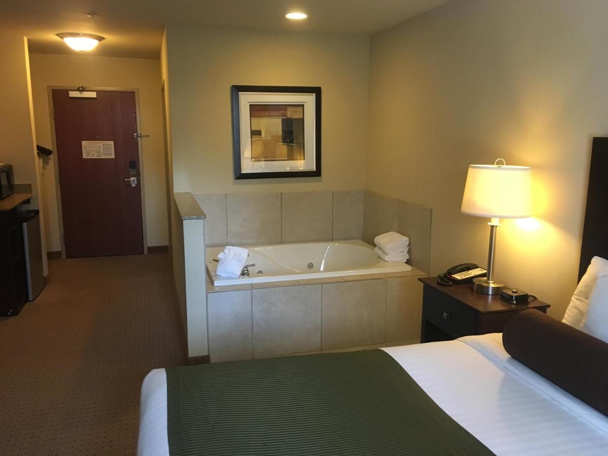 Suite at Cobblestone Inn & Suites - Durand
