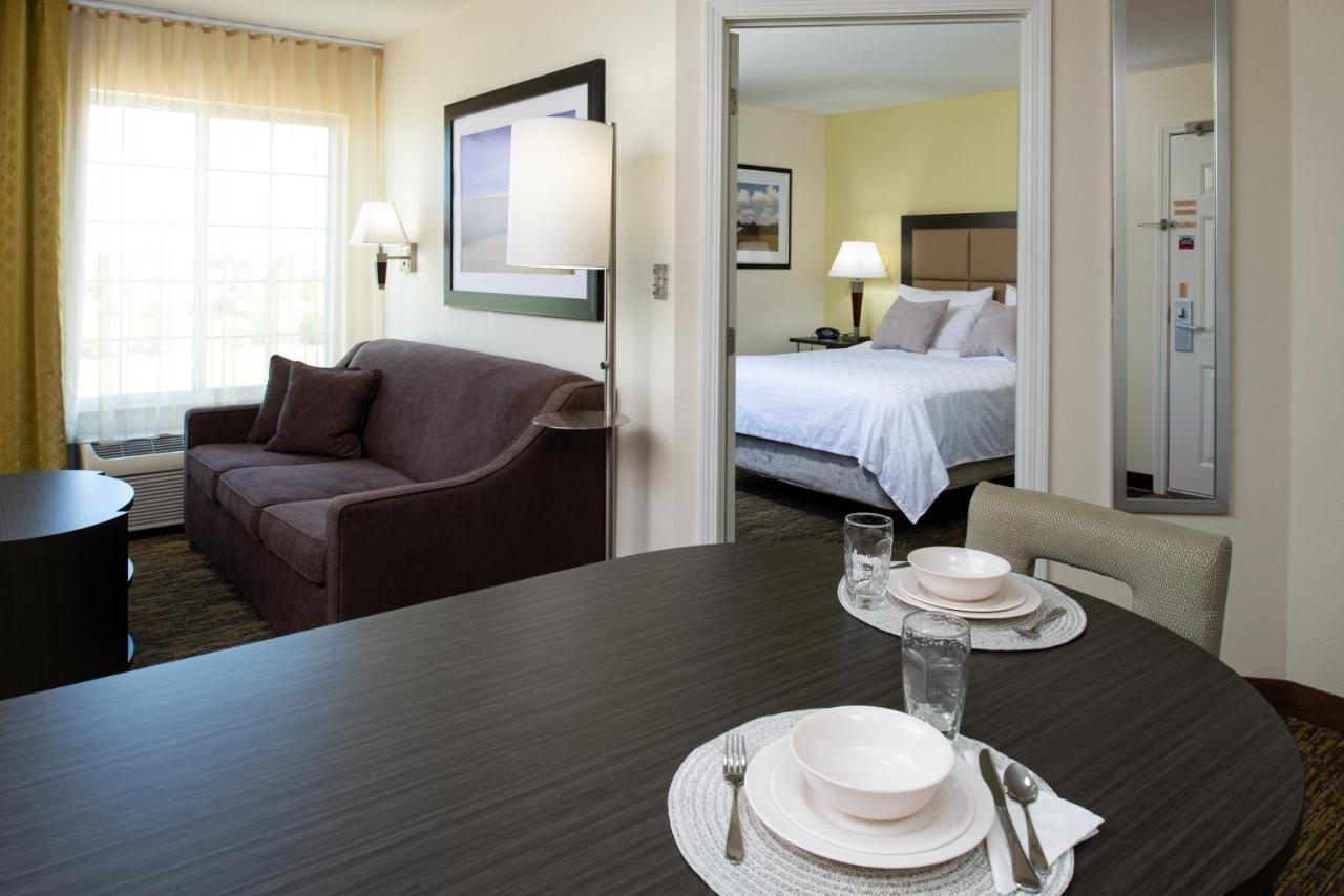 One-Bedroom Queen Suite - Disability Access/Non-Smoking at Candlewood Suites Olathe by IHG