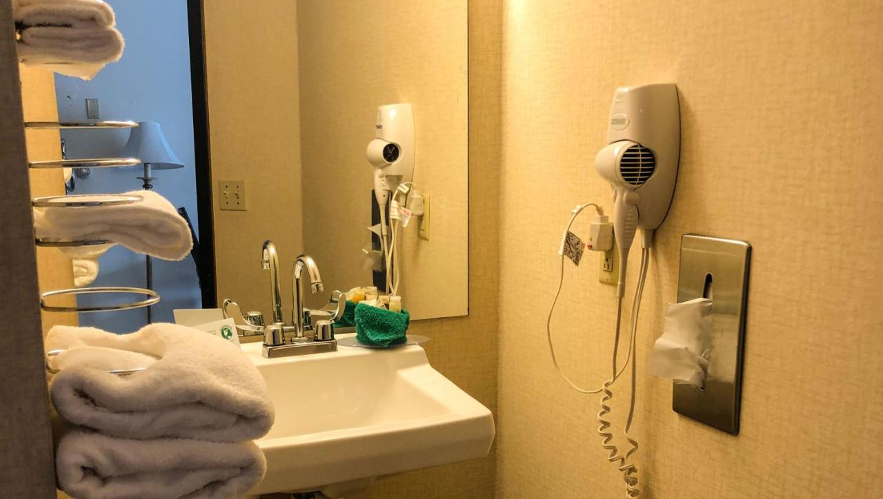 King Room - Disability Access at Colonial Inn Ellsworth