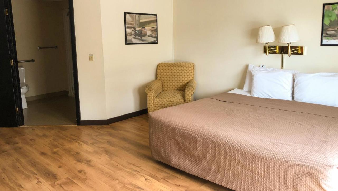 King Room - Disability Access at Colonial Inn Ellsworth