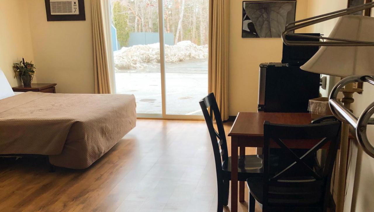 King Room - Disability Access at Colonial Inn Ellsworth