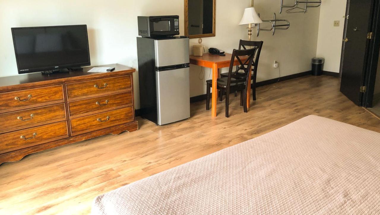 King Room - Disability Access at Colonial Inn Ellsworth
