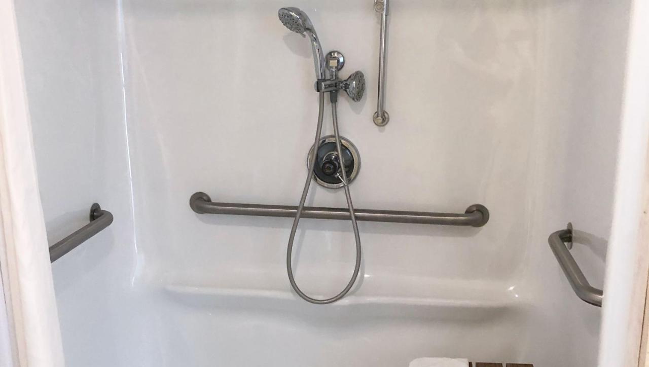 King Room - Disability Access at Colonial Inn Ellsworth