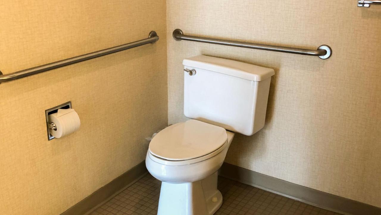 King Room - Disability Access at Colonial Inn Ellsworth