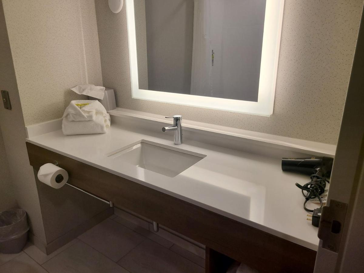 King Room - Non-Smoking at Holiday Inn Express Newton Falls, an IHG Hotel